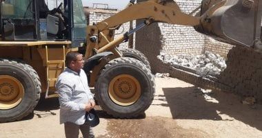 مدينتى الطود والزينية تزيلان 16 حالات بناء مخالفة على أملاك الدولة والأراضى الزراعية
