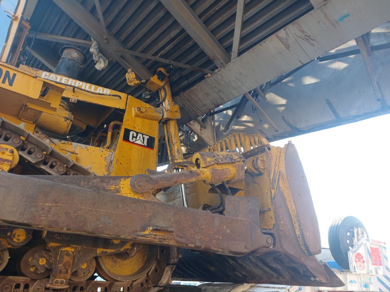 وزارة النقل: اصطدام تريلا بكوبرى مشاه بالطريق الزراعى دون إصابات