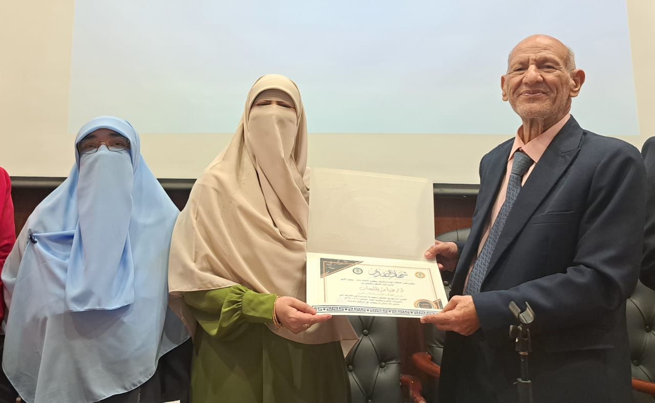 قسم العلاقات العامة والإعلان يناقش مشروعات تخرج دفعة 2025 بكلية الإعلام بنات جامعة الأزهر