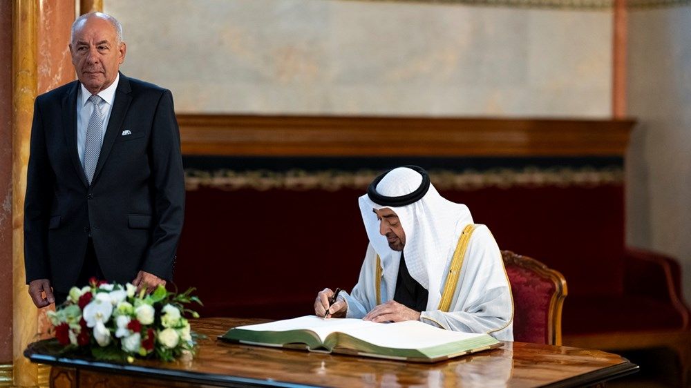 رئيس الدولة ورئيس المجر يبحثان في بودابست تعزيز علاقات التعاون بين البلدين