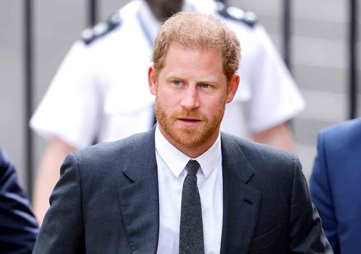 بالصور- الأمير هاري يسير على خطى والدته الأميرة ديانا… هذا ما فعله بعد ثمانية وعشرين عامًا