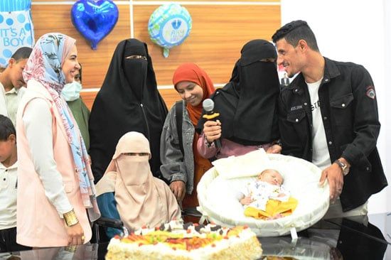 قصة نجاح نادرة.. مستشفى الناس تحتفل بـ«سبوع» الطفل يحيي بعد ولادته بمعجزة إلهية