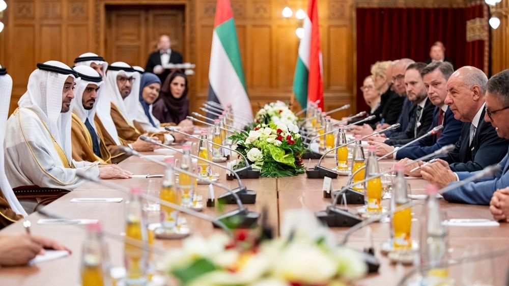 رئيس الدولة ورئيس المجر يبحثان في بودابست تعزيز علاقات التعاون بين البلدين