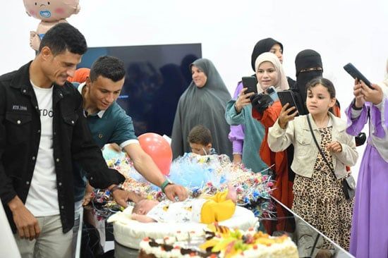 قصة نجاح نادرة.. مستشفى الناس تحتفل بـ«سبوع» الطفل يحيي بعد ولادته بمعجزة إلهية