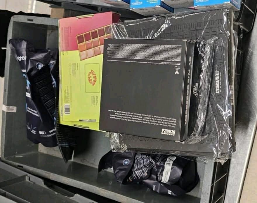 جمارك مطار برج العرب الدولى تضبط محاولتى تهريب كمية من الأدوية