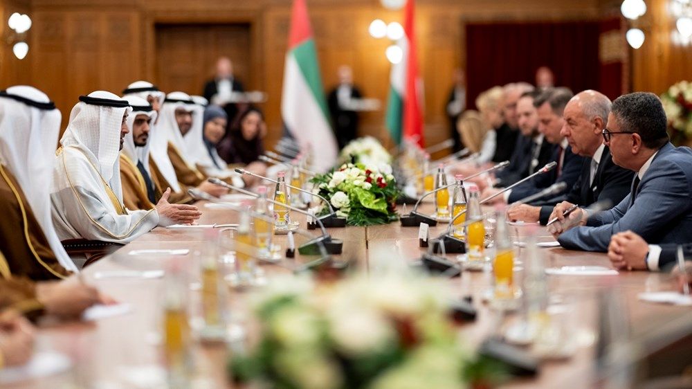 رئيس الدولة ورئيس المجر يبحثان في بودابست تعزيز علاقات التعاون بين البلدين