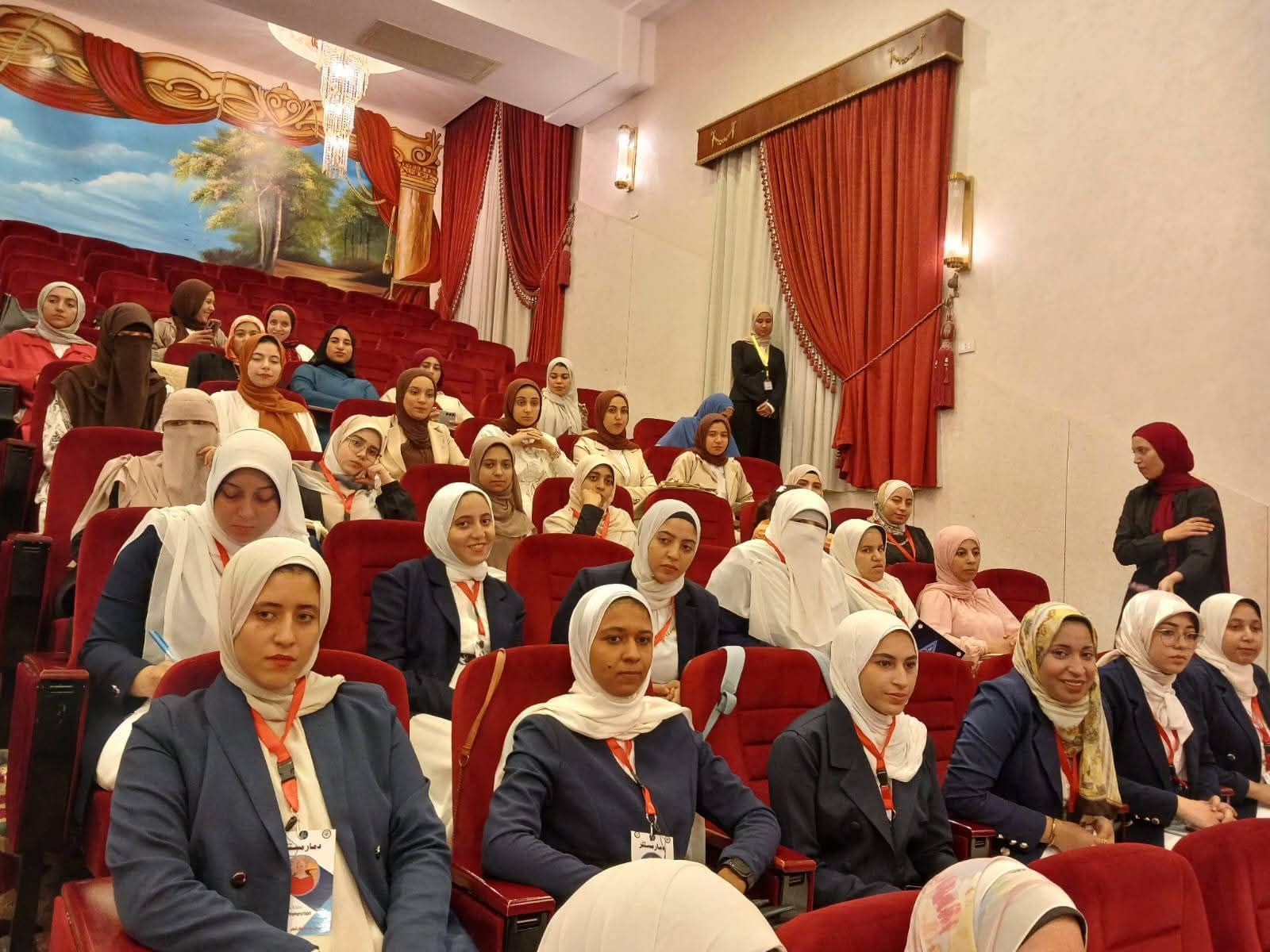 قسم العلاقات العامة والإعلان يناقش مشروعات تخرج دفعة 2025 بكلية الإعلام بنات جامعة الأزهر