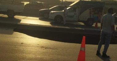 هبوط أرضى بمحور الأوتوستراد يتسبب فى كثافات مرورية للسيارات