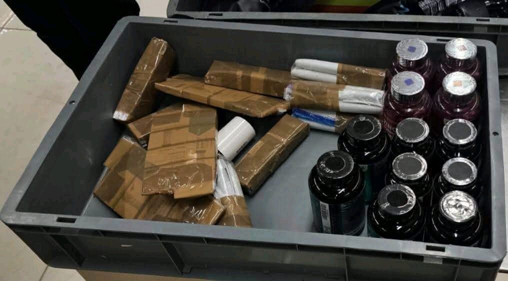 جمارك مطار برج العرب الدولى تضبط محاولتى تهريب كمية من الأدوية