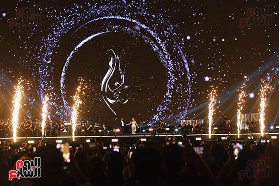 الجمهور يطلب من أنغام "أكتبلك تعهد".. والفنانة تمازحهم: تموتوا فى النكد.. صور