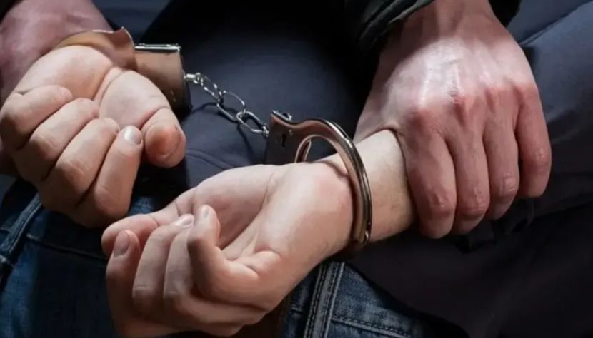 بعد خديعته مواطنًا يمنيًا وسلبه مليارًا ونصف المليار ريال...القبض على "خائن الأمانة"