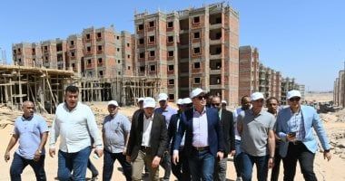 وزير الإسكان يتفقد المحاور والطرق بمدينة الشيخ زايد