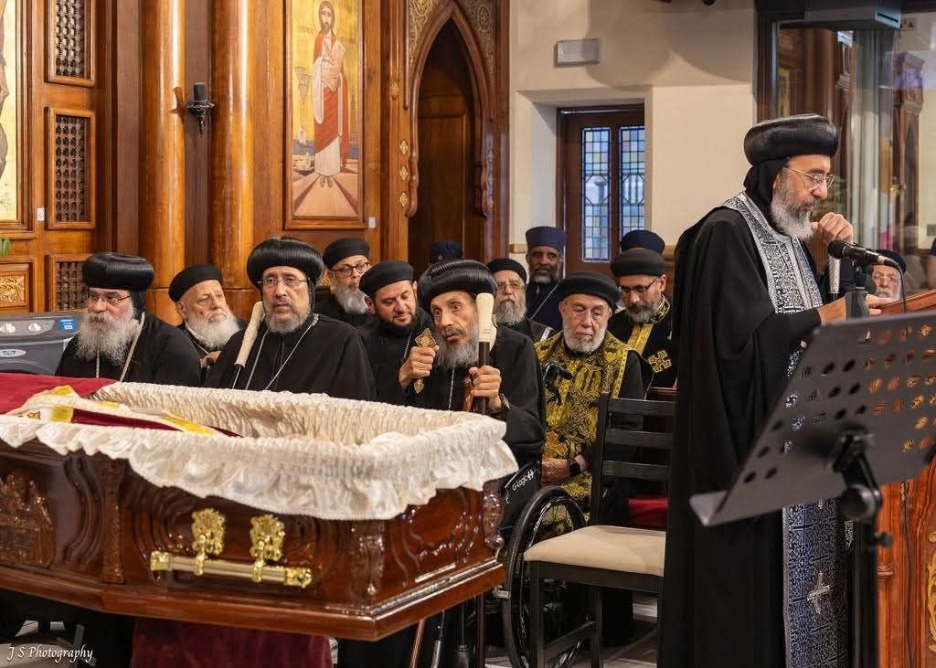 الكنيسة تقيم صلوات تجنيز شيخ كهنة إيبارشية لندن والبابا تواضروس يقدم التعزية