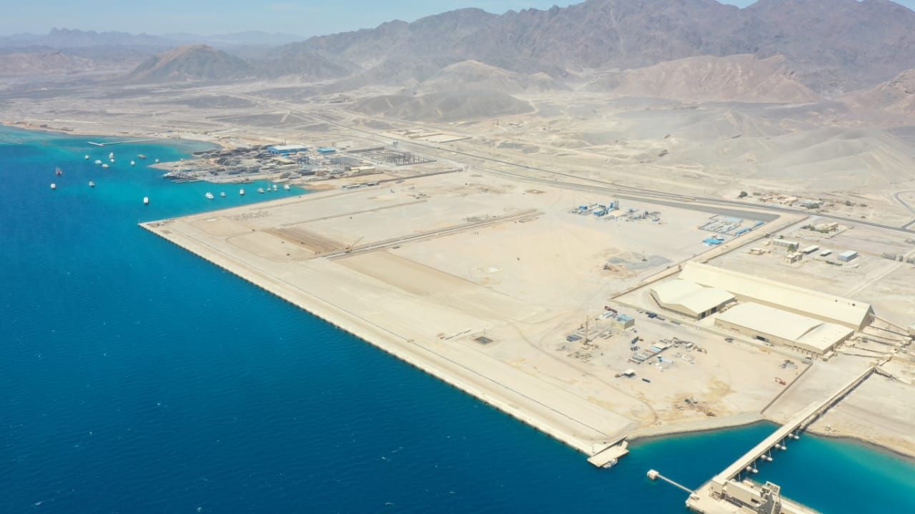 شاهد تجهيز المحطة متعددة الأغراض سفاجا 2 بميناء سفاجا البحري