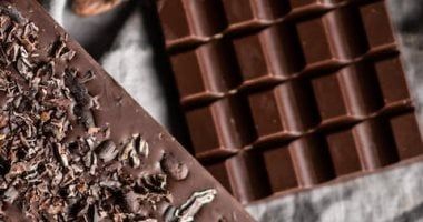 كيف تساعد الشوكولاتة الداكنة في تخفيف آلام الدورة الشهرية