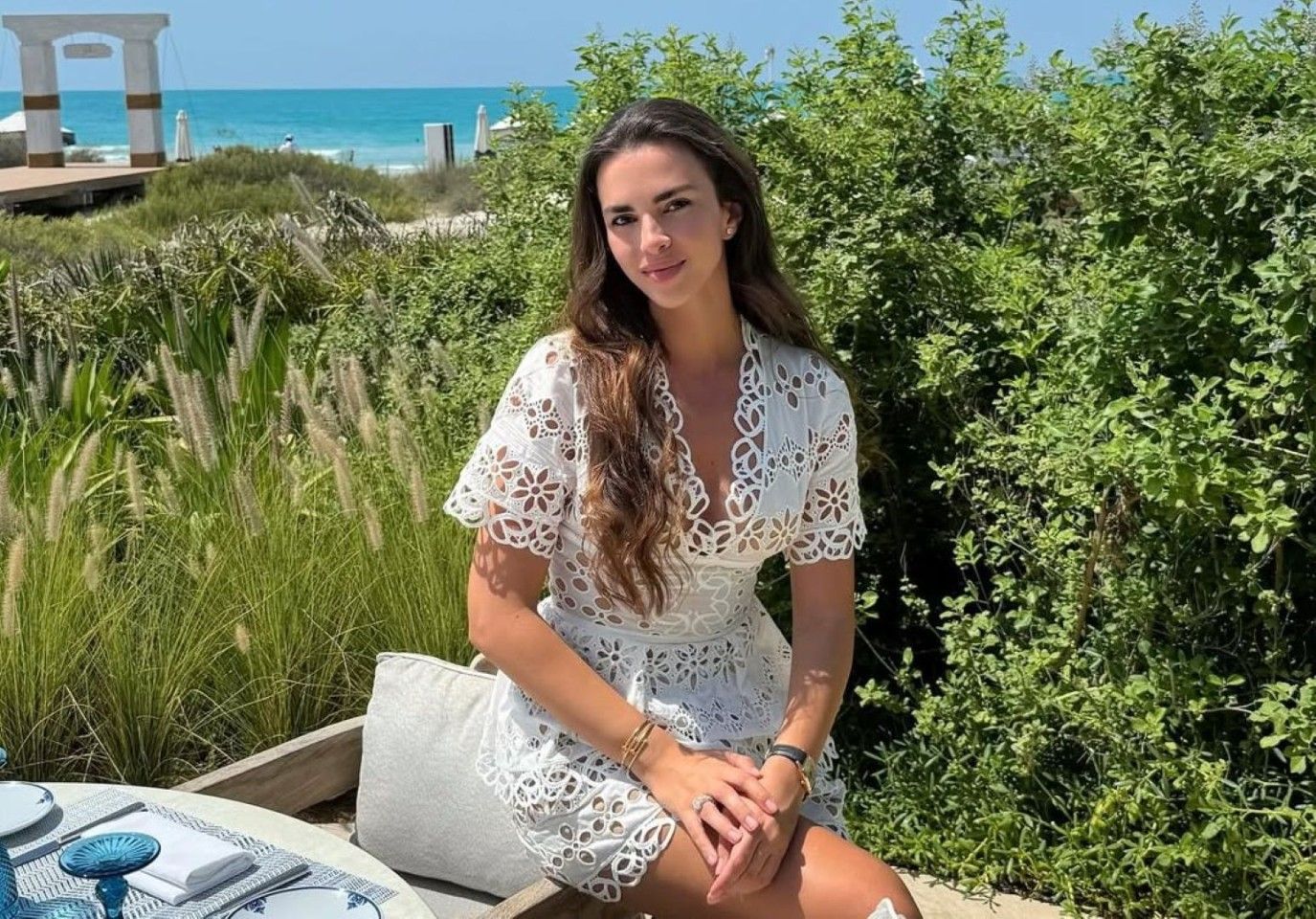 مكياج وتسريحة شعر العروس زين قطامي.. نعومة ملكية في عرس لبناني أسطوري