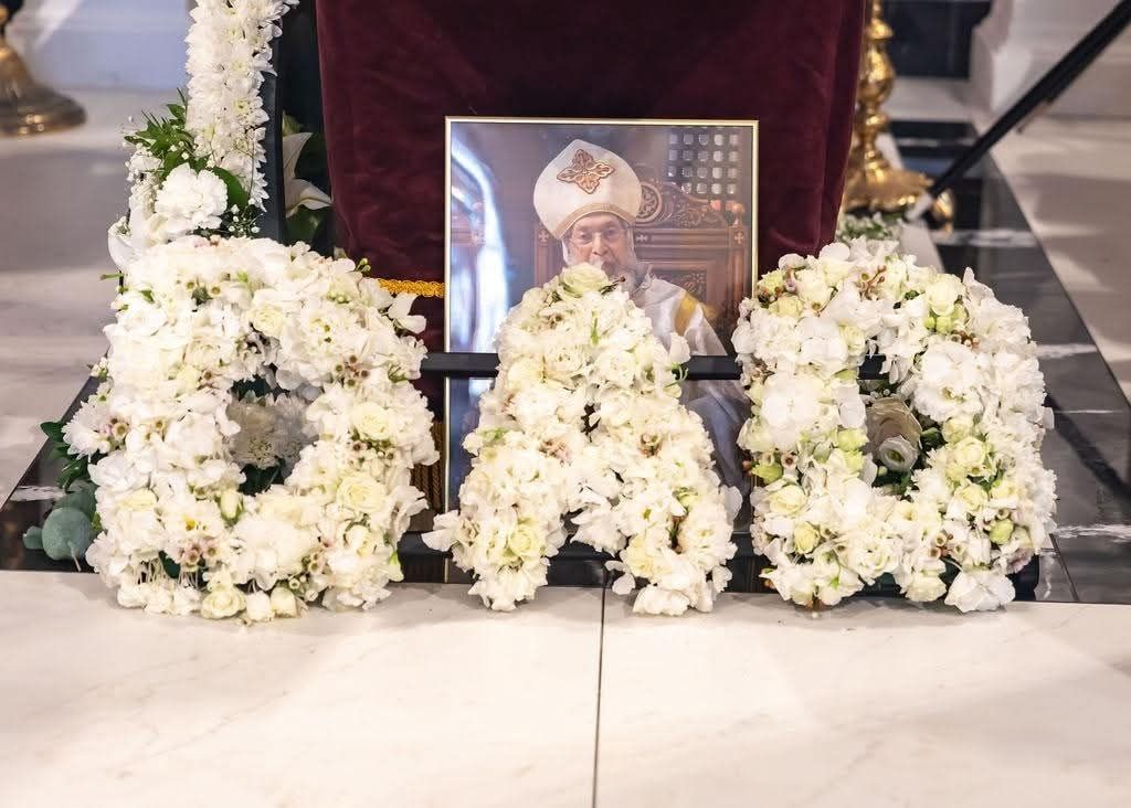 الكنيسة تقيم صلوات تجنيز شيخ كهنة إيبارشية لندن والبابا تواضروس يقدم التعزية