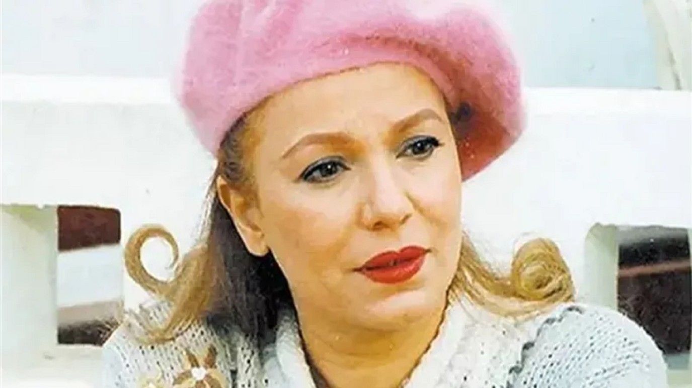 مشيرة إسماعيل تبكي في أحدث ظهور لها برفقة ابنتها