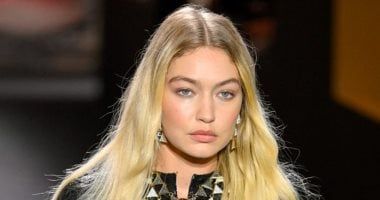 جيجي حديد وإينيس دي رامون تشعران بالإحباط بسبب تأخر الخطوبة من برادلي كوبر وبراد بيت