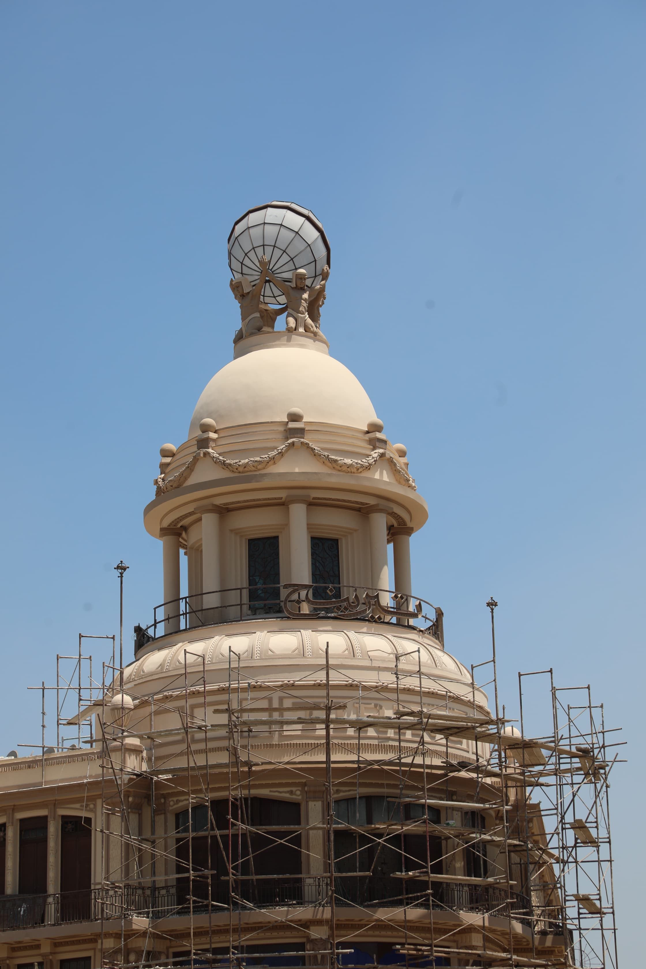 محافظة القاهرة تستعيد زخارف عمارة "تيرينج" التراثية بالعتبة.. صور