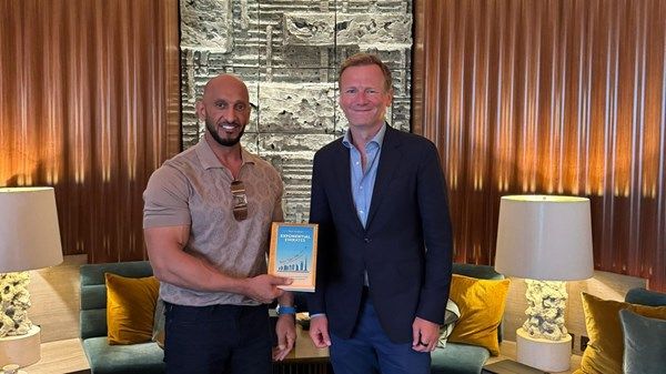 عبدالله آل حامد يبحث في لندن سبل التعاون الإعلامي والتكنولوجي