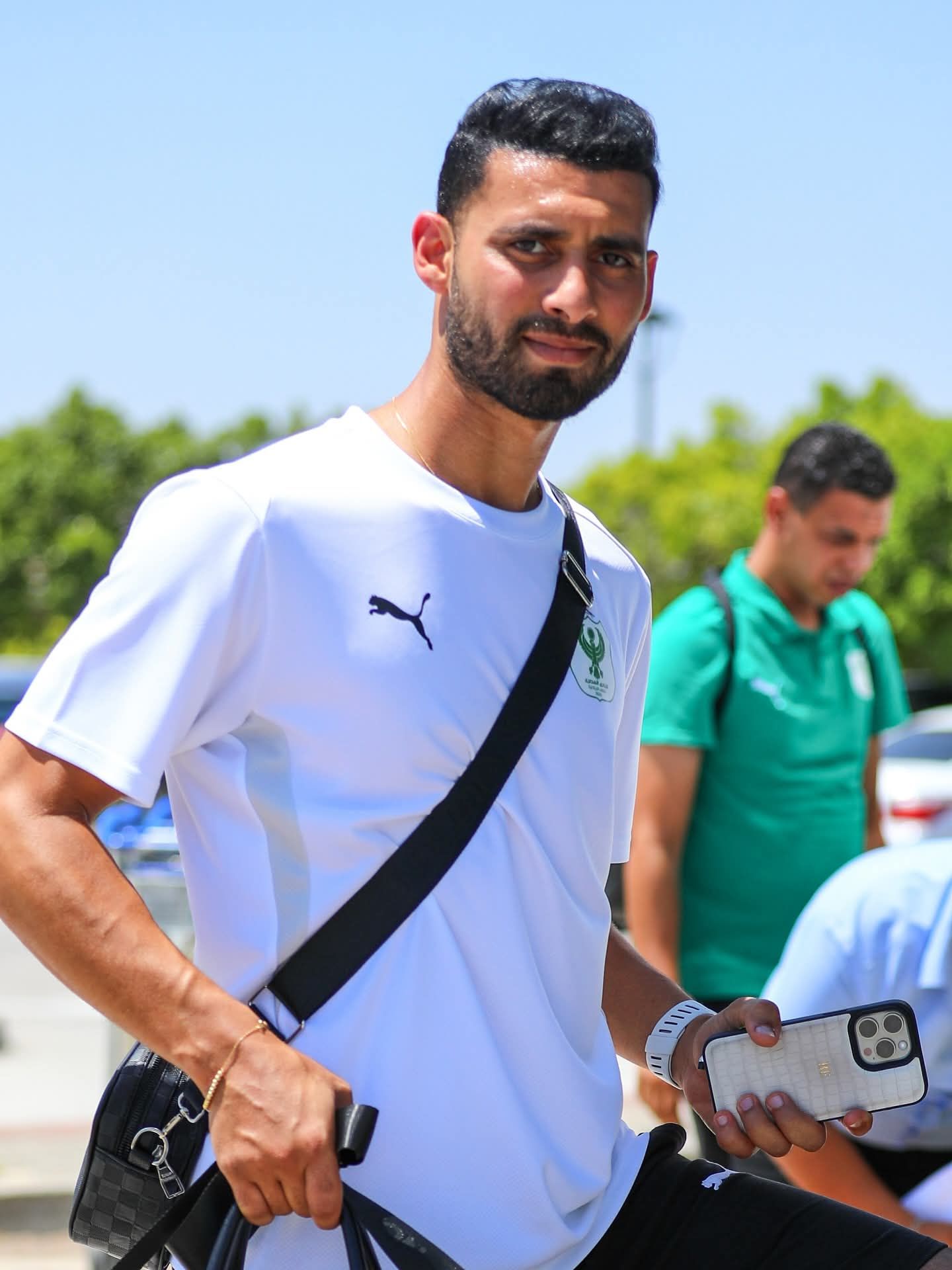 وصول بعثة المصري إلى تونس والكوكي يستقبل اللاعبين.. صور