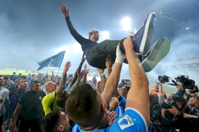 كونتي يرد على منتقدي سجله القاري كمدرب