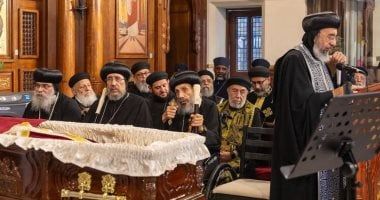 الكنيسة تقيم صلوات تجنيز شيخ كهنة إيبارشية لندن والبابا تواضروس يقدم التعزية