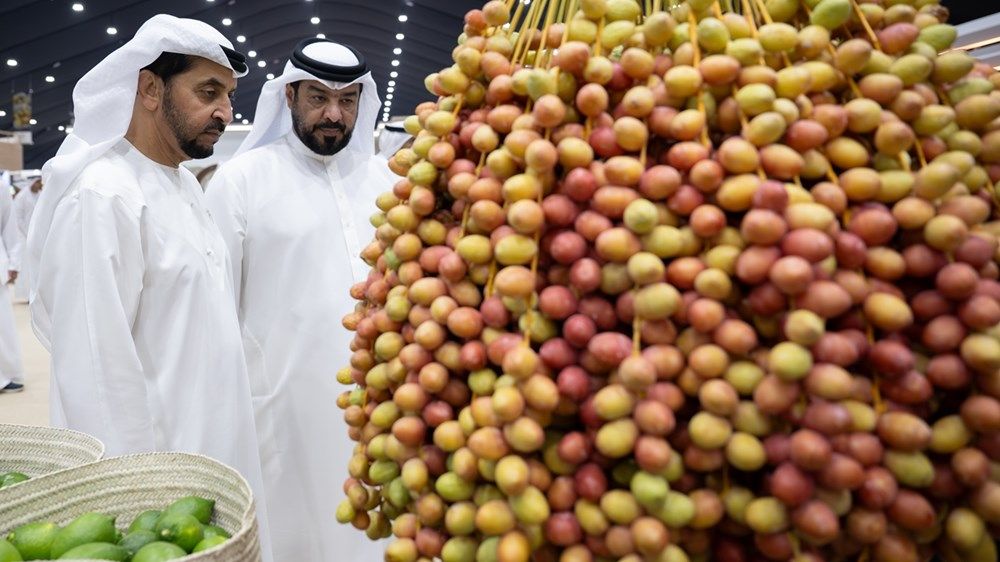 حمدان بن زايد يزور مهرجان ليوا للرطب في دورته الـ21