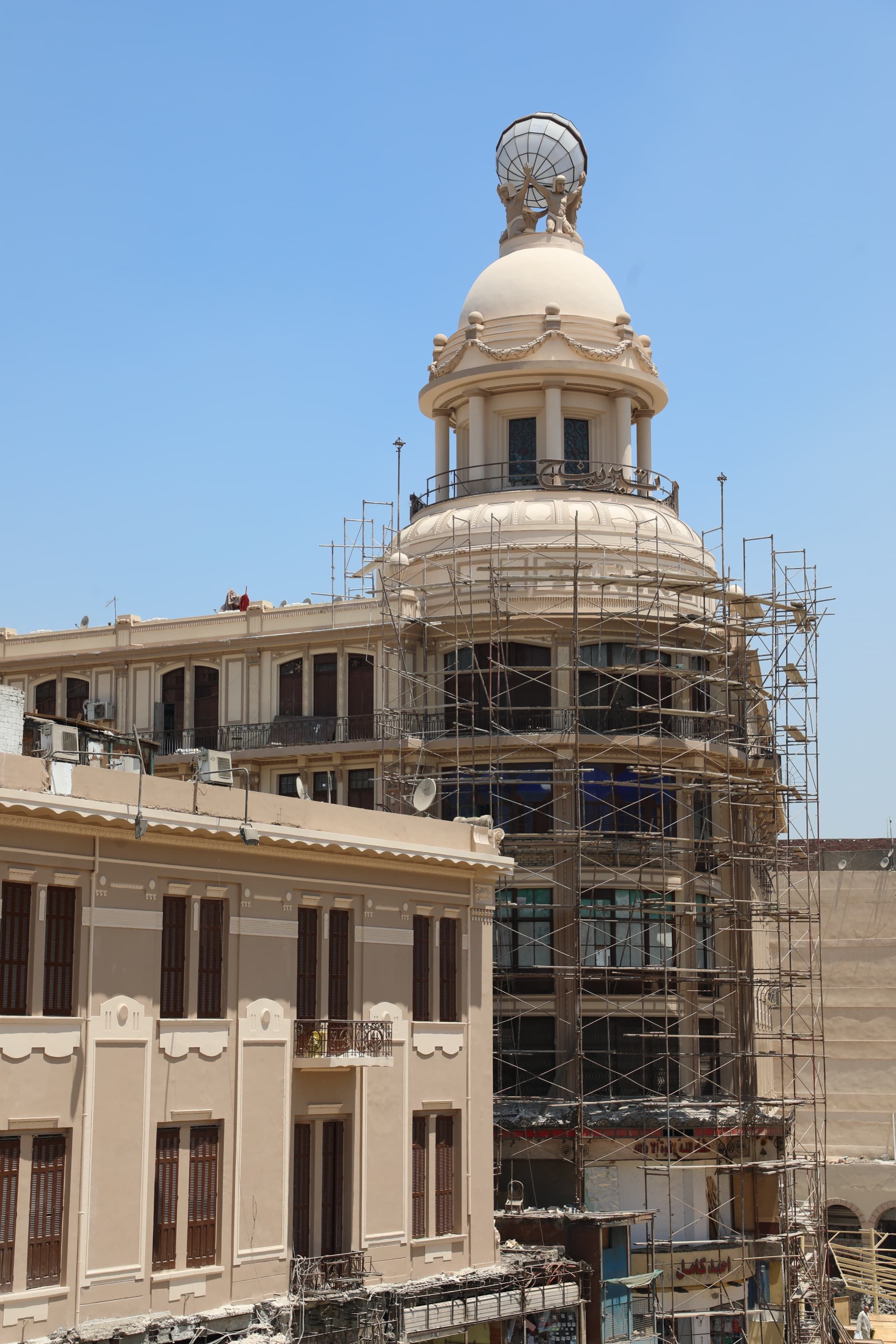 محافظة القاهرة تستعيد زخارف عمارة "تيرينج" التراثية بالعتبة.. صور