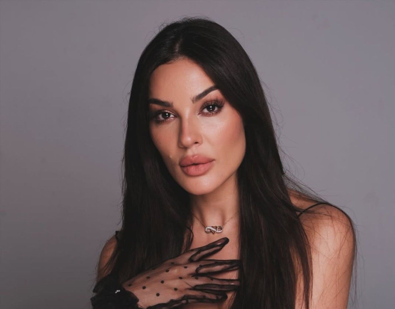 مكياج وتسريحات شعر النجمات في حفل زفاف زين قطامي وسيليو صعب