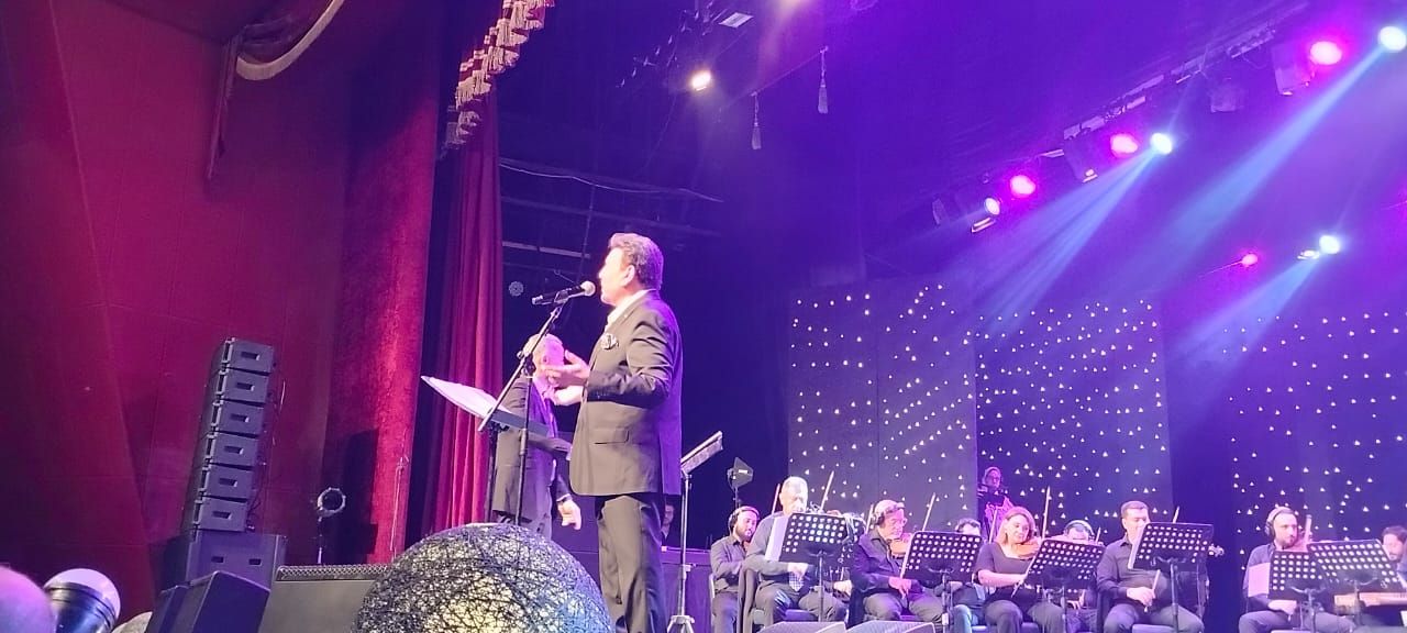 هاني شاكر يتألق بأجمل أغانيه فى حفل مسرح البالون تحت شعار كامل العدد