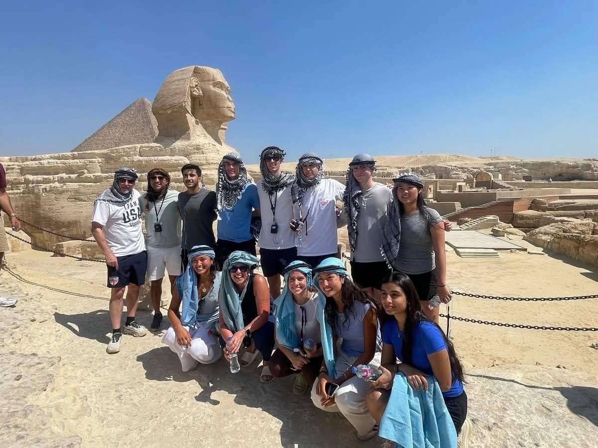 جولة سياحية للبعثة الأمريكية لناشئى الاسكواش بالأهرامات قبل انطلاق بطولة العالم