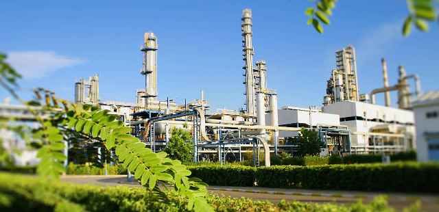 رئيس الوزراء يعلن عن وضع الخطط اللازمة لإعادة تأهيل مصفاة الجيلي