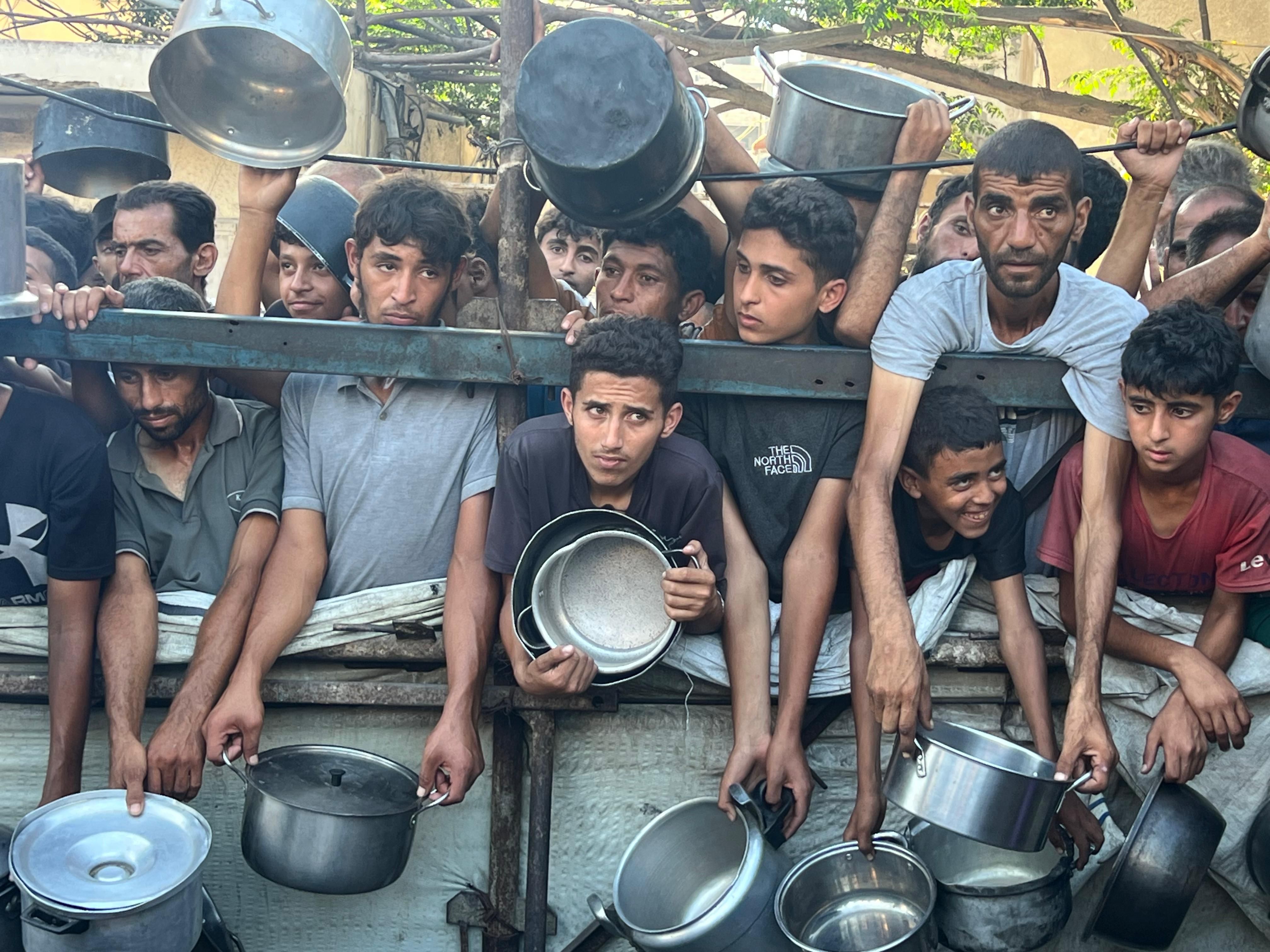 مصورو غزة يوثقون المجاعة ومعاناة الفلسطينيين فى القطاع.. صور