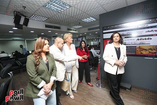 رئيسة بعثة الاتحاد الأوروبى تزور ”الخليج 365” وتشيد بدور الصحافة المصرية