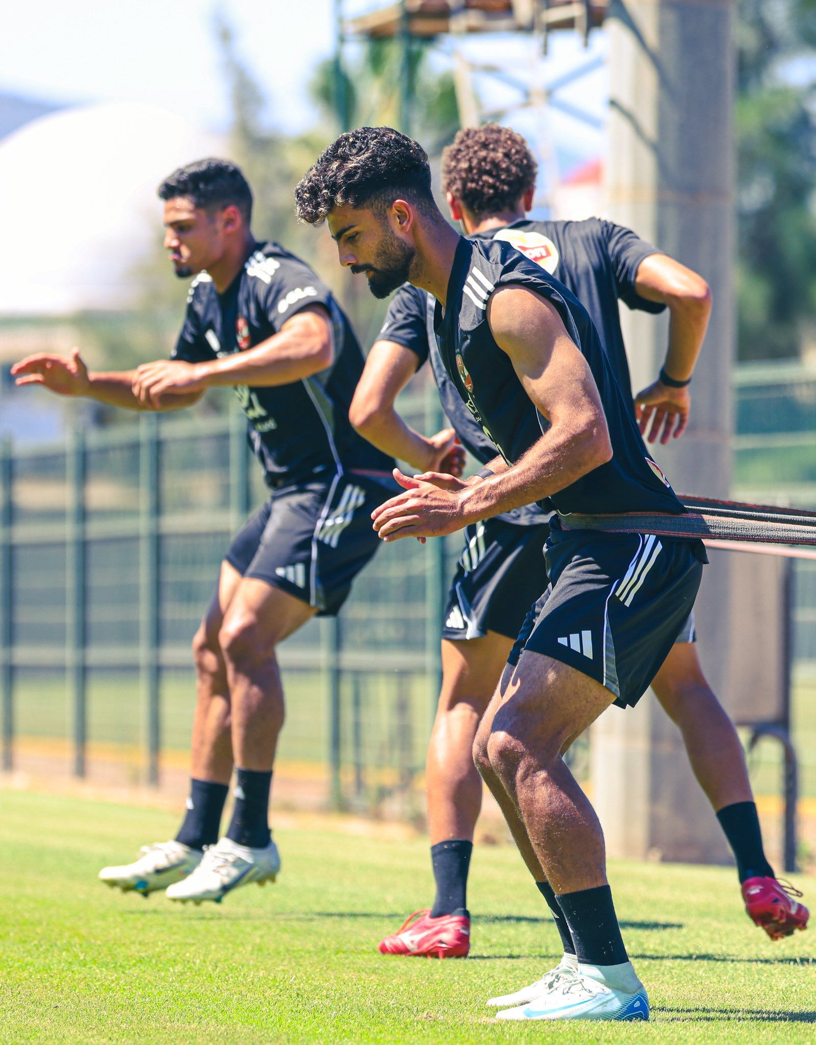 زيزو وبن شرقى وأحمد رضا.. شاهد عضلات نجوم الأهلى فى معسكر الإعداد