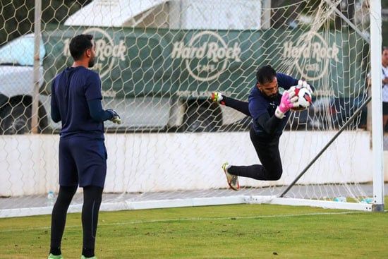 المصرى يخوص مرانه الأول بمدينة سوسة التونسية دون راحة.. صور