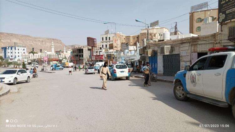 ضبط رجال ونساء كانوا بوضع مخل بالاداب