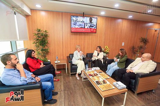 رئيسة بعثة الاتحاد الأوروبى تزور ”الخليج 365” وتشيد بدور الصحافة المصرية