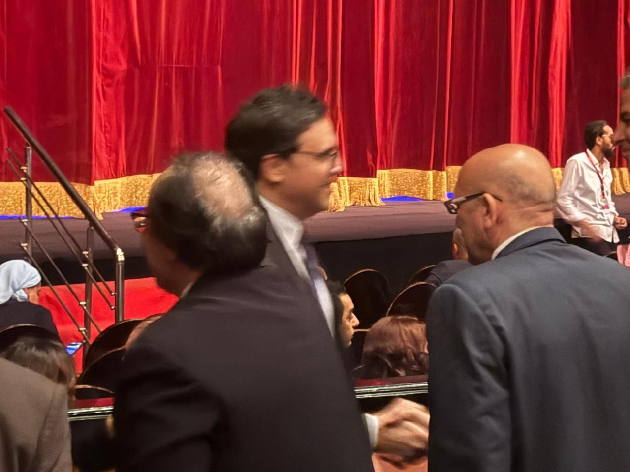 وزير الثقافة وأحمد المسلمانى وأنوشكا على السجادة الحمراء للمهرجان القومى للمسرح