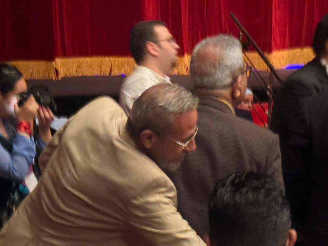 وزير الثقافة وأحمد المسلمانى وأنوشكا على السجادة الحمراء للمهرجان القومى للمسرح