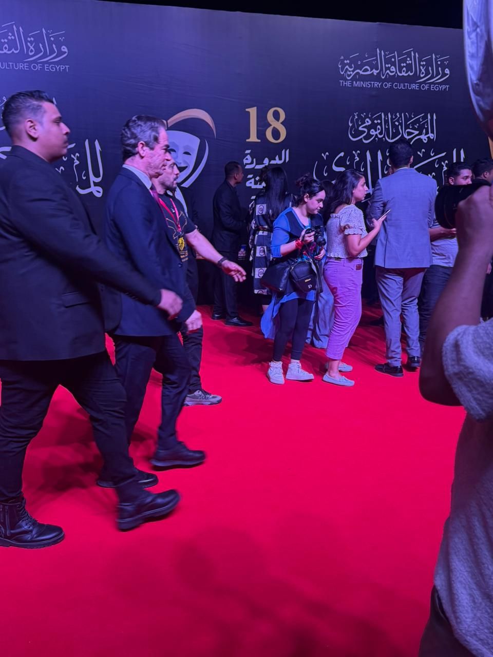 وزير الثقافة وأحمد المسلمانى وأنوشكا على السجادة الحمراء للمهرجان القومى للمسرح