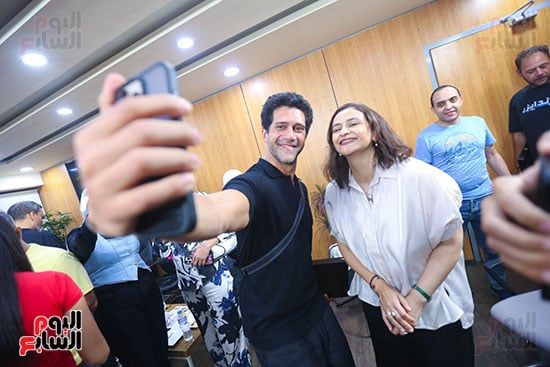 الخليج 365 يكرم صناع مسلسل "فات الميعاد".. صور