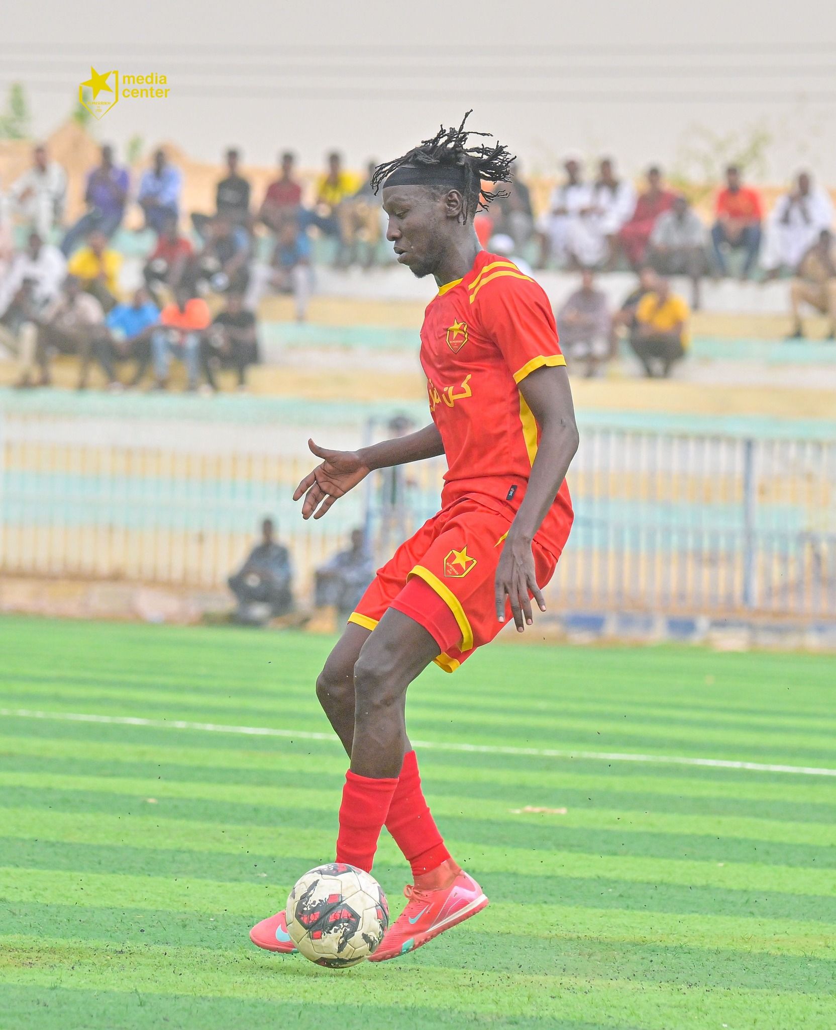 شاهد بالفيديو.. بصاروخ “طبنجة”.. المريخ يجتاز أصعب مطب في الدوري ويدخل الديربي بفرصتين