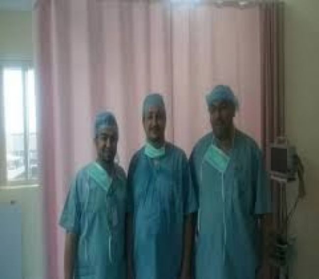 رغم التجاهل وعدم الاهتمام.. أطباء يمنيون يوجهون مناشدة عاجلة إلى الشرعية لحل أزمتهم مع السلطات