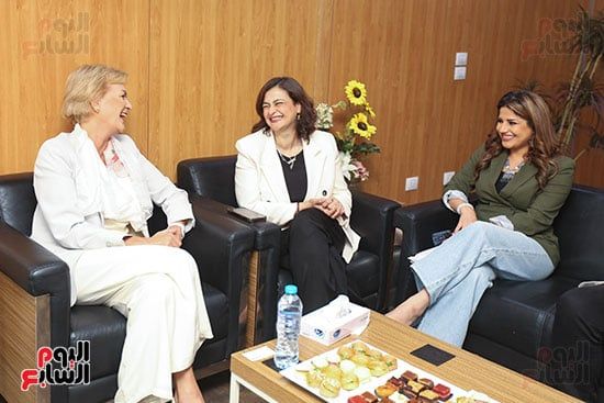رئيسة بعثة الاتحاد الأوروبى تزور ”الخليج 365” وتشيد بدور الصحافة المصرية