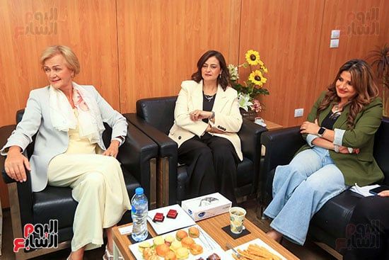 رئيسة بعثة الاتحاد الأوروبى تزور ”الخليج 365” وتشيد بدور الصحافة المصرية