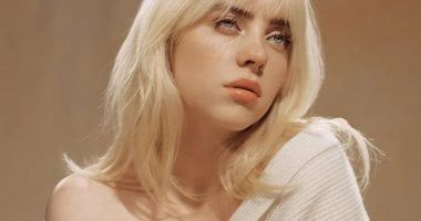 بيلي إيليش تُلمح للجمهور عن عمل جديد مع المخرج جيمس كاميرون دون كشف تفاصيل