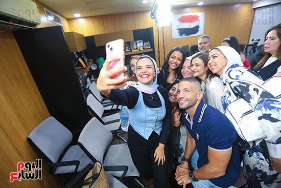 الخليج 365 يكرم صناع مسلسل "فات الميعاد".. صور